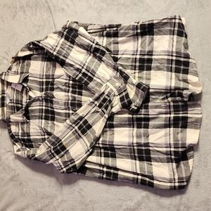 OLD NAVY PLAID BUTTON DOWN
